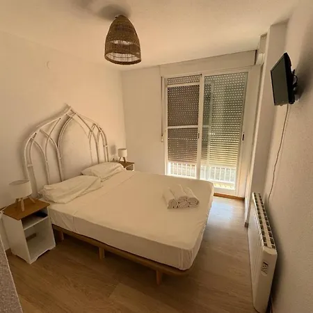 Cerca De La Playa Con Patio Privado